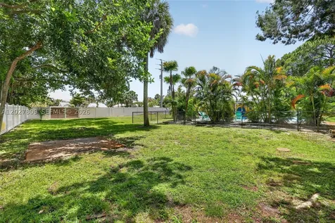 1023 SE 7th Street Stuart FL 34996