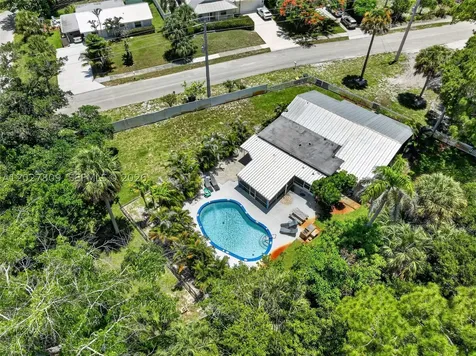 1023 SE 7th Street Stuart FL 34996