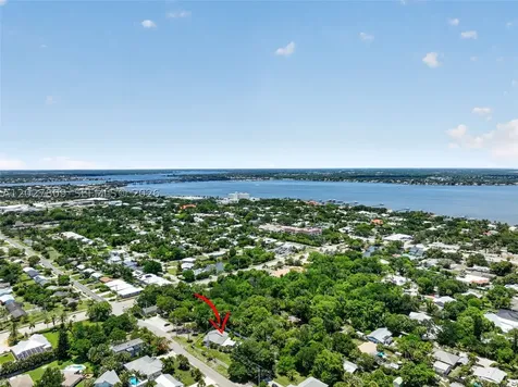 1023 SE 7th Street Stuart FL 34996