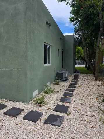 1139 NW 37th Street Miami FL 33127