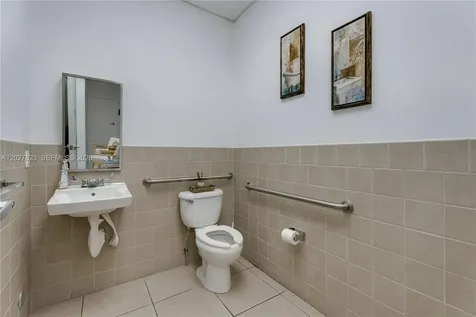 2200 NW 95th Avenue Doral FL 33172