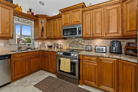 10237 SW 12th Street Pembroke Pines FL 33025