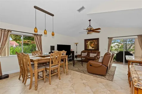 10237 SW 12th Street Pembroke Pines FL 33025
