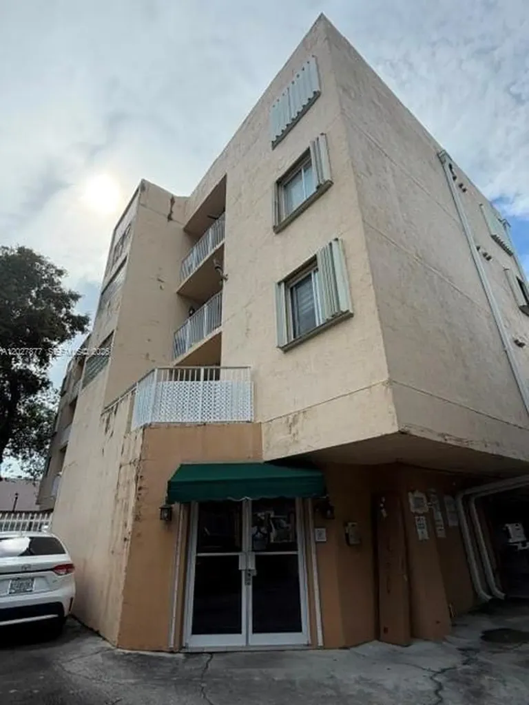 814 NW 36th Avenue Miami FL 33125