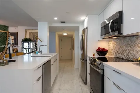 2555 Collins Avenue Miami Beach FL 33140