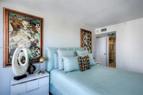 2555 Collins Avenue Miami Beach FL 33140
