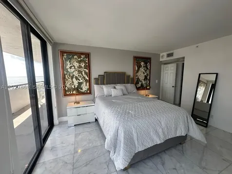 2555 Collins Avenue Miami Beach FL 33140