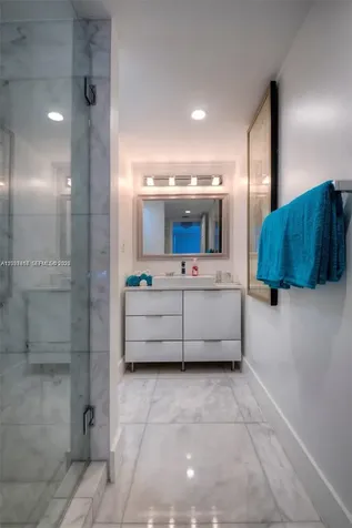2555 Collins Avenue Miami Beach FL 33140