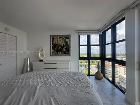 2555 Collins Avenue Miami Beach FL 33140