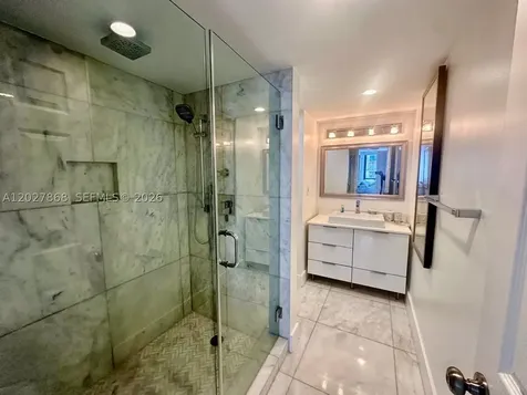 2555 Collins Avenue Miami Beach FL 33140