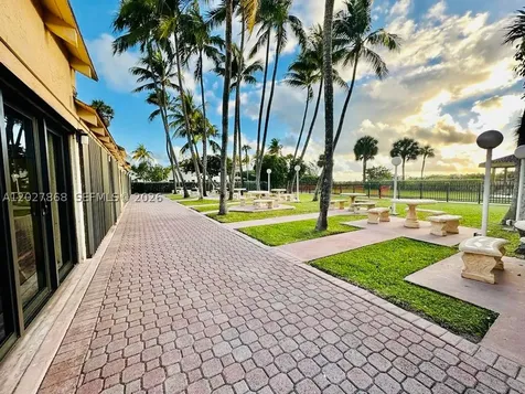 2555 Collins Avenue Miami Beach FL 33140
