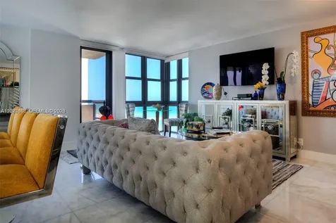 2555 Collins Avenue Miami Beach FL 33140