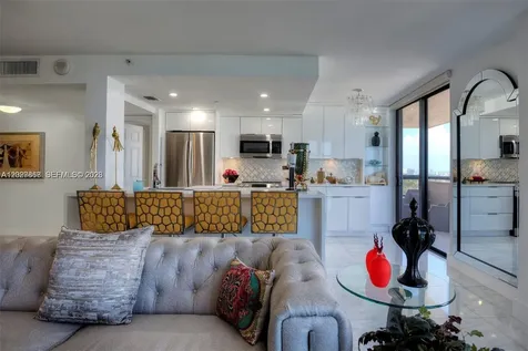 2555 Collins Avenue Miami Beach FL 33140