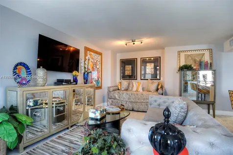 2555 Collins Avenue Miami Beach FL 33140