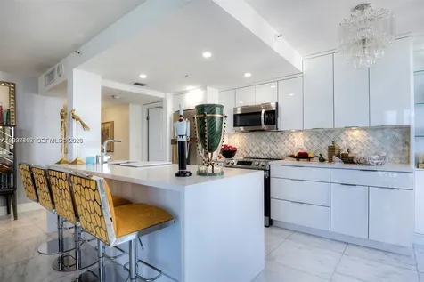 2555 Collins Avenue Miami Beach FL 33140