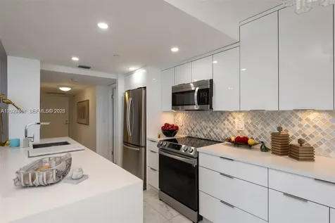 2555 Collins Avenue Miami Beach FL 33140