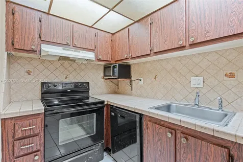 4713 NW 7th Street Miami FL 33126