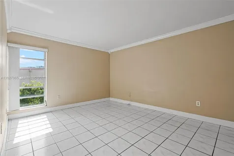 4713 NW 7th Street Miami FL 33126