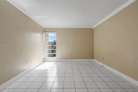 4713 NW 7th Street Miami FL 33126
