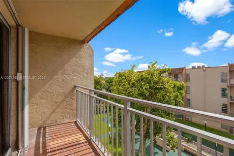 4713 NW 7th Street Miami FL 33126