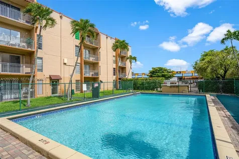 4713 NW 7th Street Miami FL 33126