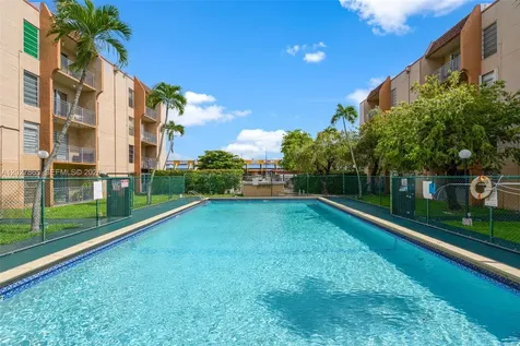 4713 NW 7th Street Miami FL 33126