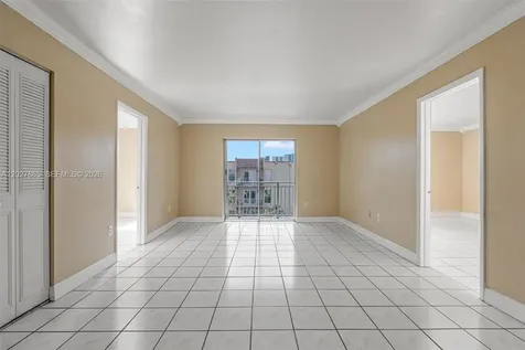 4713 NW 7th Street Miami FL 33126