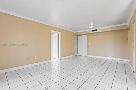 4713 NW 7th Street Miami FL 33126