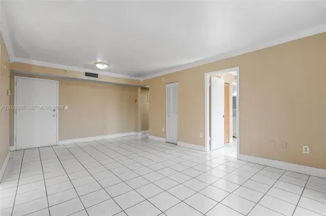 4713 NW 7th Street Miami FL 33126