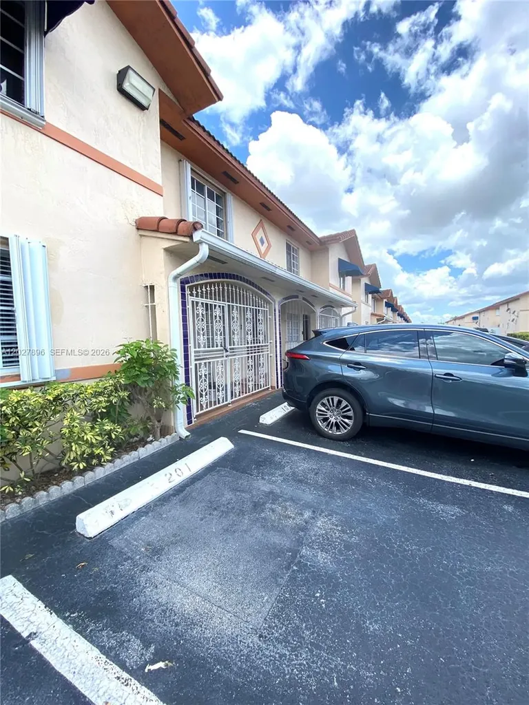 2212 W 74th Street Hialeah FL 33016