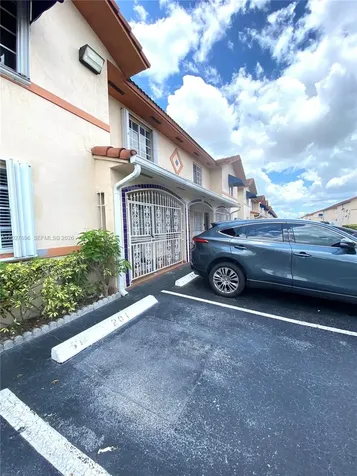 2212 W 74th Street Hialeah FL 33016