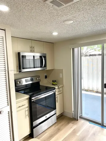 2212 W 74th Street Hialeah FL 33016