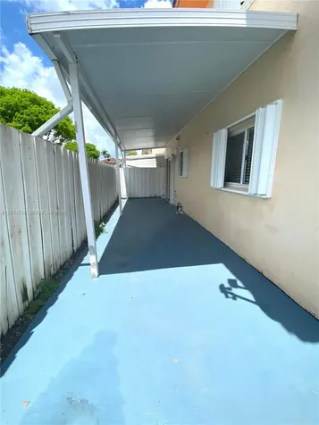 2212 W 74th Street Hialeah FL 33016