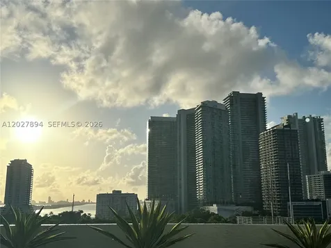 Miami FL 33137