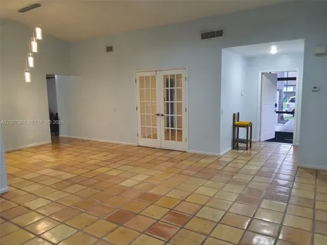 1960 Sacramento Weston FL 33326