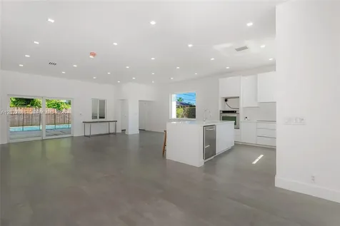651 NE 172nd Street Miami FL 33162