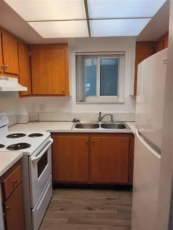 7041 Pembroke Road Pembroke Pines FL 33023