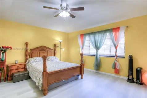 9521 NW 18th Manor Plantation FL 33322