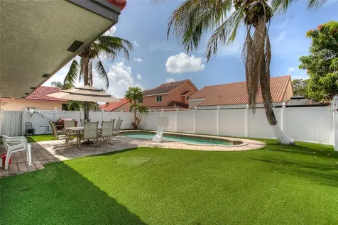 9521 NW 18th Manor Plantation FL 33322