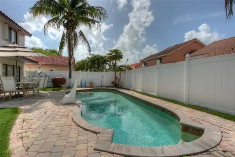 9521 NW 18th Manor Plantation FL 33322