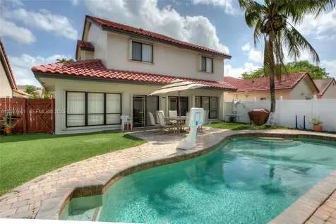 9521 NW 18th Manor Plantation FL 33322
