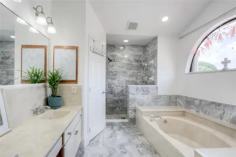 9521 NW 18th Manor Plantation FL 33322
