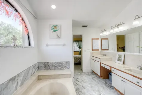 9521 NW 18th Manor Plantation FL 33322