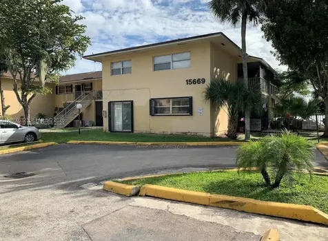 15669 SW 73rd Cir Terrace Miami FL 33193