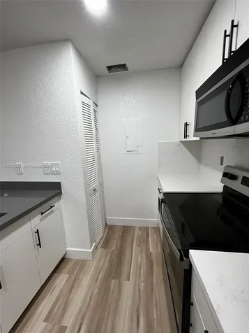15669 SW 73rd Cir Terrace Miami FL 33193