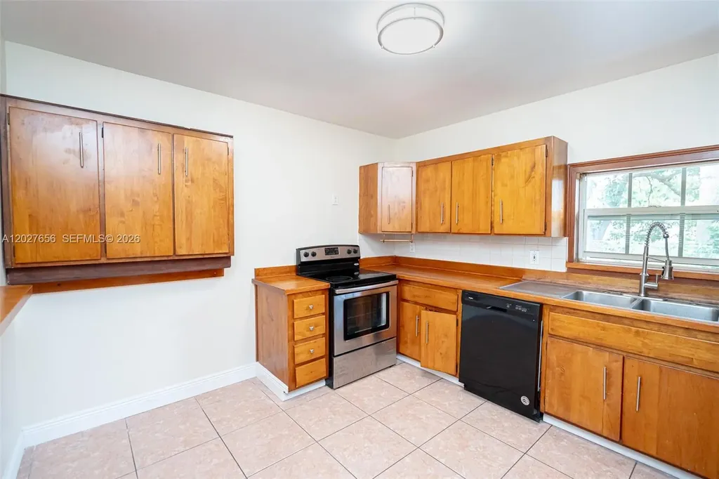 5613 Pierce Street Hollywood FL 33021