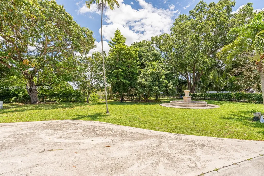 5613 Pierce Street Hollywood FL 33021