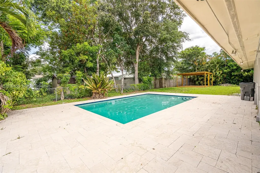 5613 Pierce Street Hollywood FL 33021