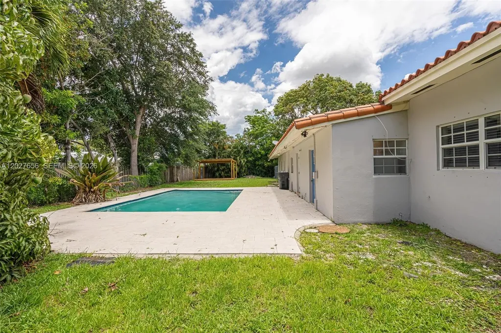 5613 Pierce Street Hollywood FL 33021