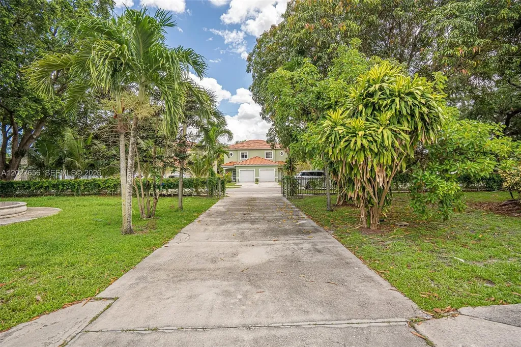 5613 Pierce Street Hollywood FL 33021